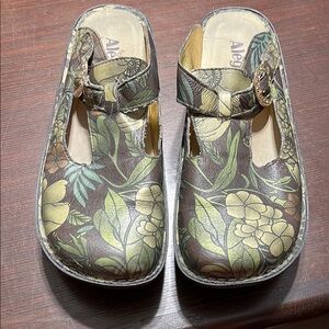 Alegria Green and Brown Dress Shoes with Supportive Footbed 41